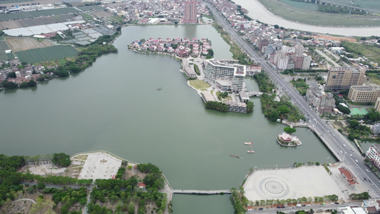 高速公路 湖泊航拍视频