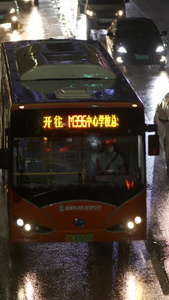 城市下雨天马路街道夜晚素材宣传片视频