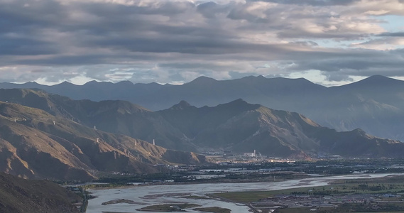 4K航拍西藏雅鲁藏布江日照金山视频