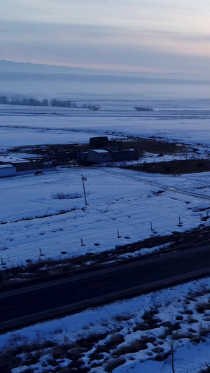 航拍雪地上的公路自然风景19秒视频