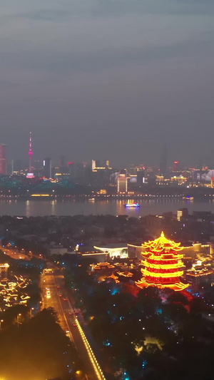 航拍城市风光武汉地标建筑黄鹤楼长江大桥夜景灯光素材城市建设41秒视频