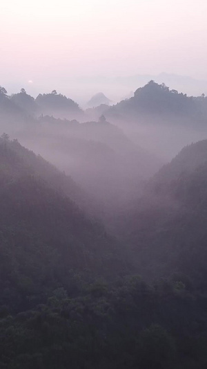 湘西早晨烟雾缭绕山林日出航拍镜头艺术渲染32秒视频