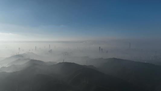 航拍深圳平流雾城市景观视频