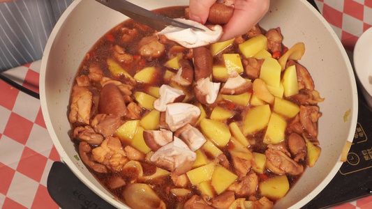 红烧鸡肉土豆烧鸡黄焖鸡制作视频