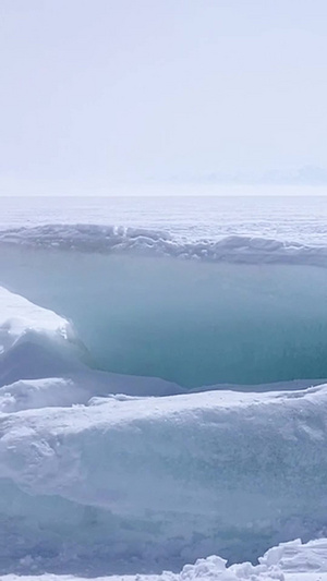 新疆5A景区赛里木湖蓝冰自然美73秒视频