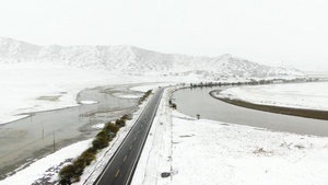 草原公路雪景航拍视频46秒视频