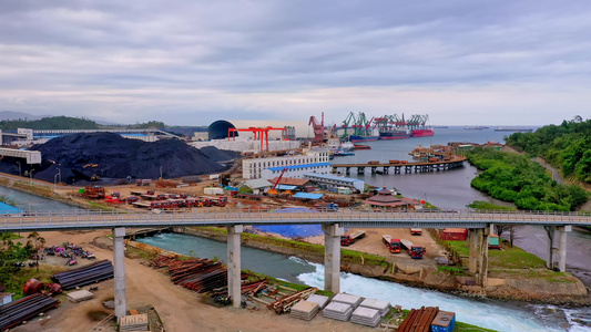 印尼钢铁工厂物流码头视频