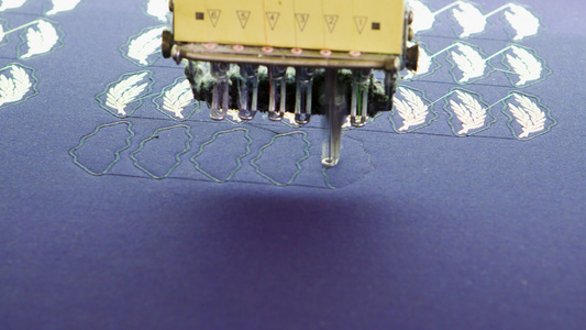 一家织物厂现代缝纫机械视频