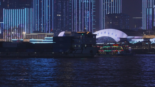 长江码头上川流不息的客运货运物流船舶4k素材视频