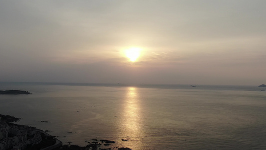 航拍山东青岛海上日出 视频