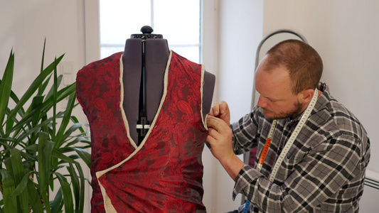 三件粗花呢西装定制手工背心内有迷人的裁缝缝纫衬里佩斯利视频