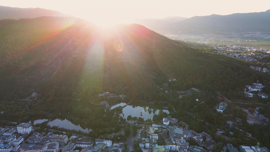 航拍丽江市区日出风光视频