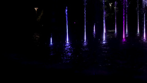 夜间的喷泉公园18秒视频