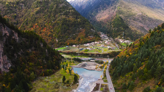 四川理县景区凉台沟秋天漫山彩林航拍视频视频