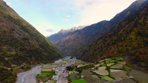 秋季阿坝州理县旅游景点凉台沟风光航拍视频76秒视频