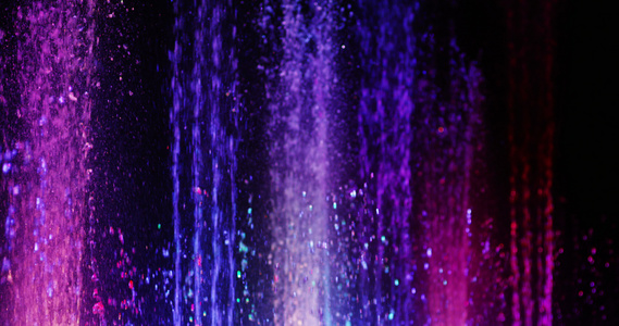 彩色喷泉的缓慢运动视频