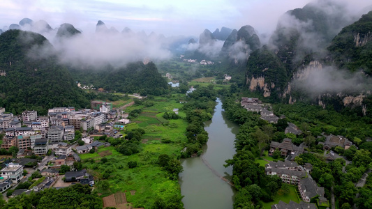 航拍桂林早晨烟雨漓江自然风光视频