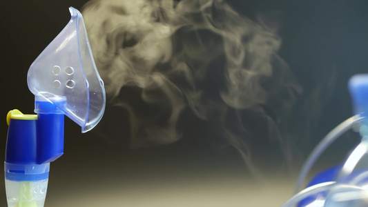雾化器氧气面罩肺炎医疗设备covidsars和支气管炎视频