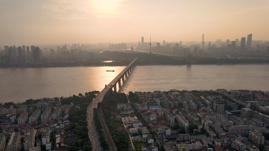 夕阳西下时长江两岸城市风光视频