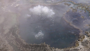 沸水起泡器间歇泉有主要喷发的活跃间歇泉美国怀俄明州46秒视频