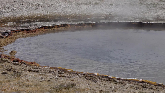 沸水起泡器间歇泉有主要喷发的活跃间歇泉美国怀俄明州视频