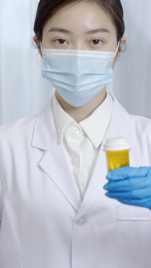 女性医生劝阻抵制滥用药物处方药13秒视频