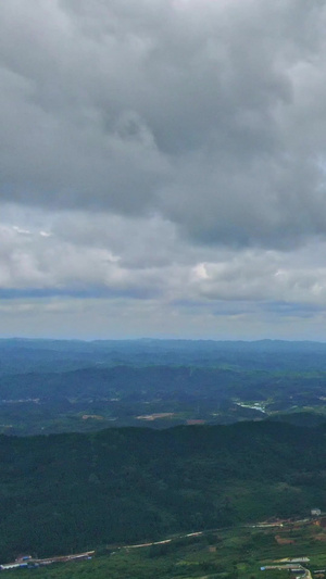 航拍山川丘陵风光天际线34秒视频