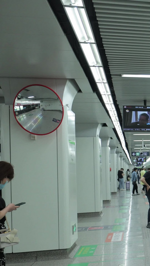 3个地铁始发站站台车厢22秒视频