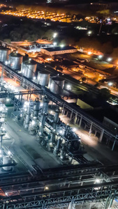 航拍石油化工钢厂生产污染排放夜景延时摄影化工企业视频