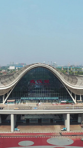 航拍武汉重启后的高铁车站武汉站城市风光视频