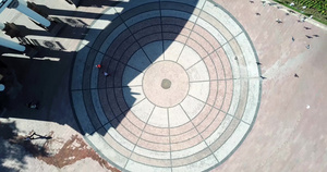一座城市公园的瓷砖圈不同寻常25秒视频