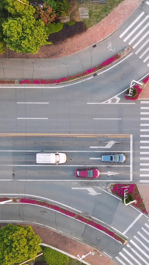 航拍风光城市俯拍交通道路斑马线十字路口行人车辆素材交通素材68秒视频