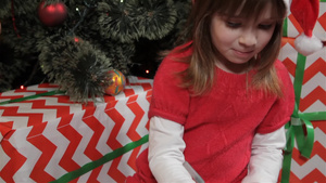 小女孩写信给圣诞老人8秒视频