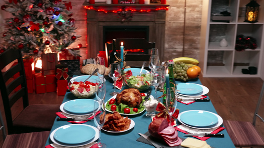 圣诞节晚宴传统食物的顶端视图视频