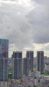 城市高楼蓝天白云阳光延时摄影视频