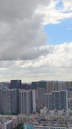城市高楼蓝天白云阳光延时摄影12秒视频