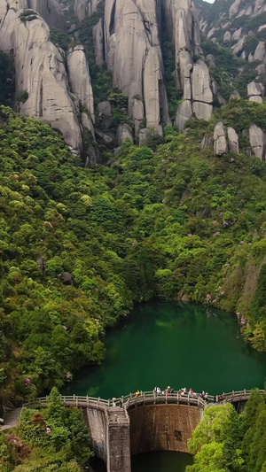 航拍福建5A国家风景名胜区太姥山国兴寺游览区龙潭湖景点视频地质公园54秒视频