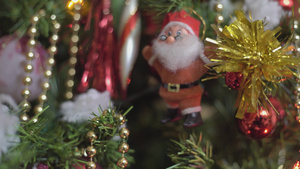 圣诞节树上的圣诞装饰品19秒视频