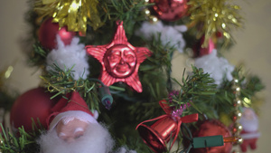 圣诞节树上的圣诞装饰品16秒视频