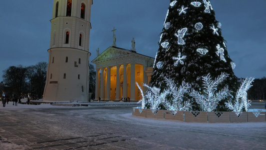 2014年12月28日在立陶宛维尔纽斯大教堂广场装饰视频