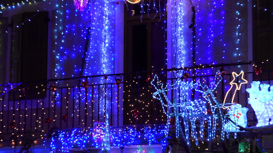 房子的圣诞节灯光视频