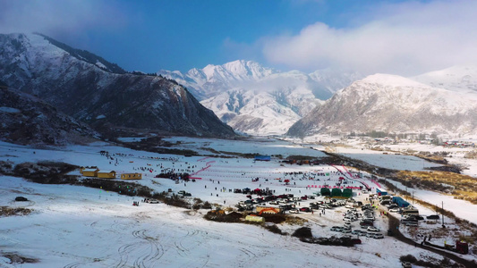 航拍雪山雪景视频