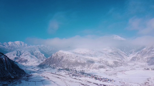 航拍雪山雪景视频