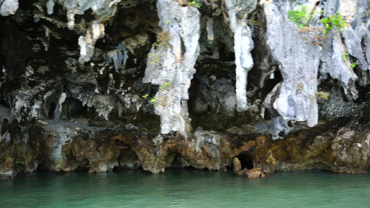 海洋中岛屿和石化物视频