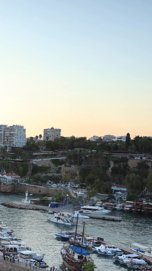 土耳其著名旅游度假胜地安塔利亚港口日落延时视频城市风光26秒视频