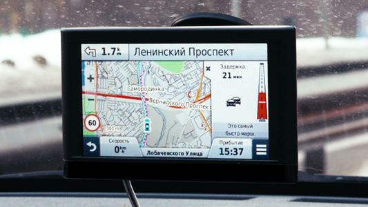 使用GPS导航驱动的莫斯科视频