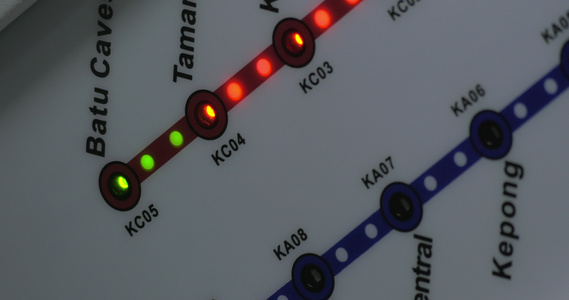 火车图上绿色和红灯泡的亮光近视马拉西亚视频