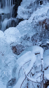 冬季冰雪溪水水流延时冬季水流视频