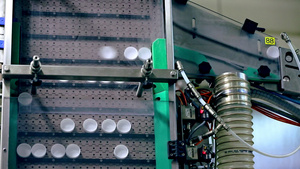 包装工业制造机器生产瓶盖11秒视频