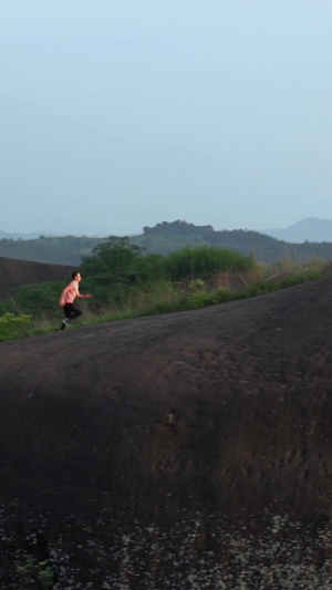 湖南郴州高椅岭景区奔跑在龙脊上的少年旅游景点9秒视频
